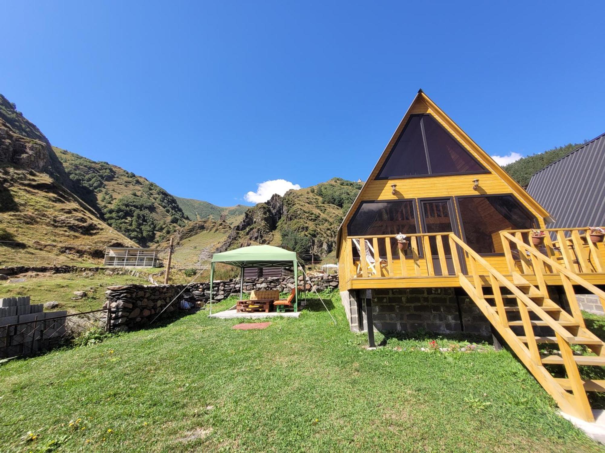 Pine Chalet Kazbegi エクステリア 写真