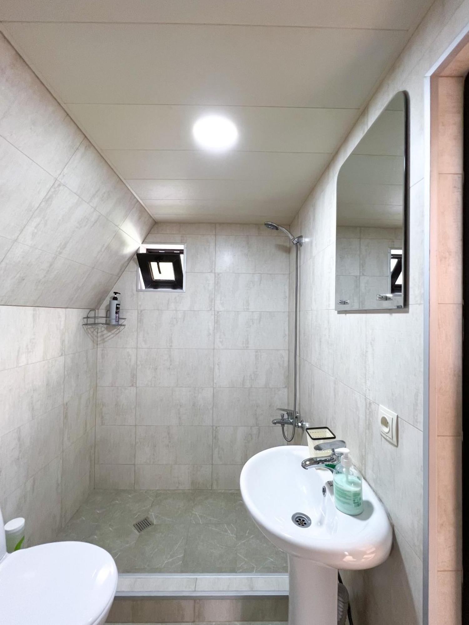 Pine Chalet Kazbegi 部屋 写真